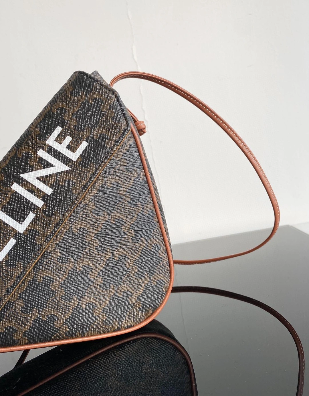 AIR- 195902BZK.04LI Calfskin item : BT-B225D2834W